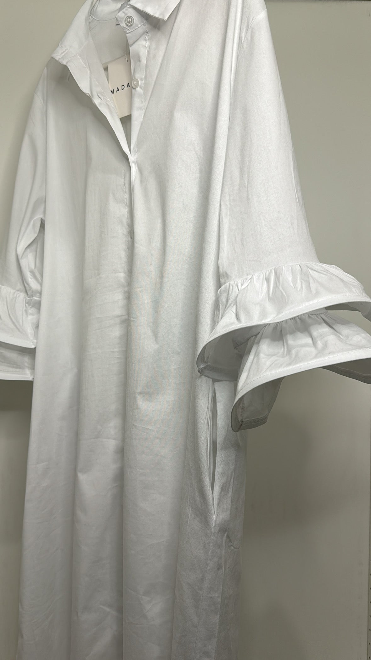 Robe chemise à manches volantées